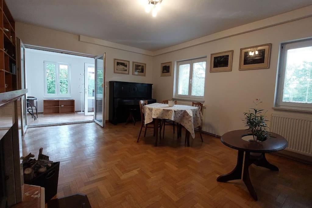 Klasicky Dum, 5 Loznic , 5 Bedrooms, Сasa de vacaciones *